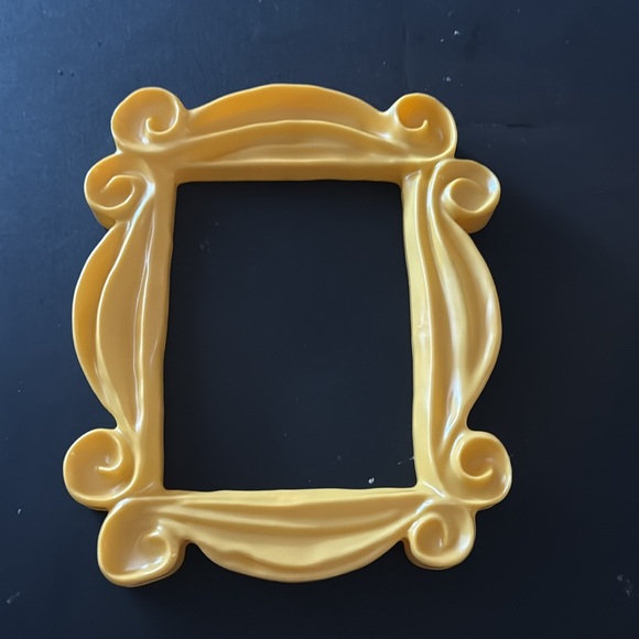 Friends picture frame for door peephole - Picture 3 of 4